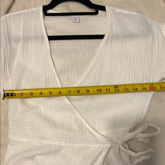 Old Navy White Wrap Top Extra Small XS - Picture 9 of 10